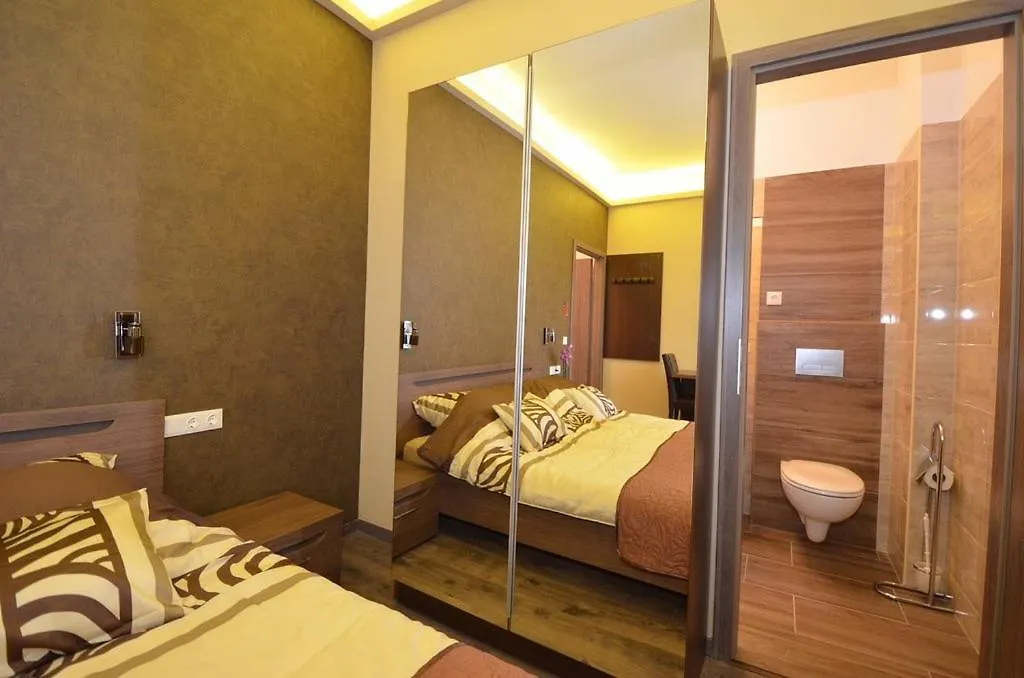 Homestay Fig Tree House Apartment Budapest Hungary
